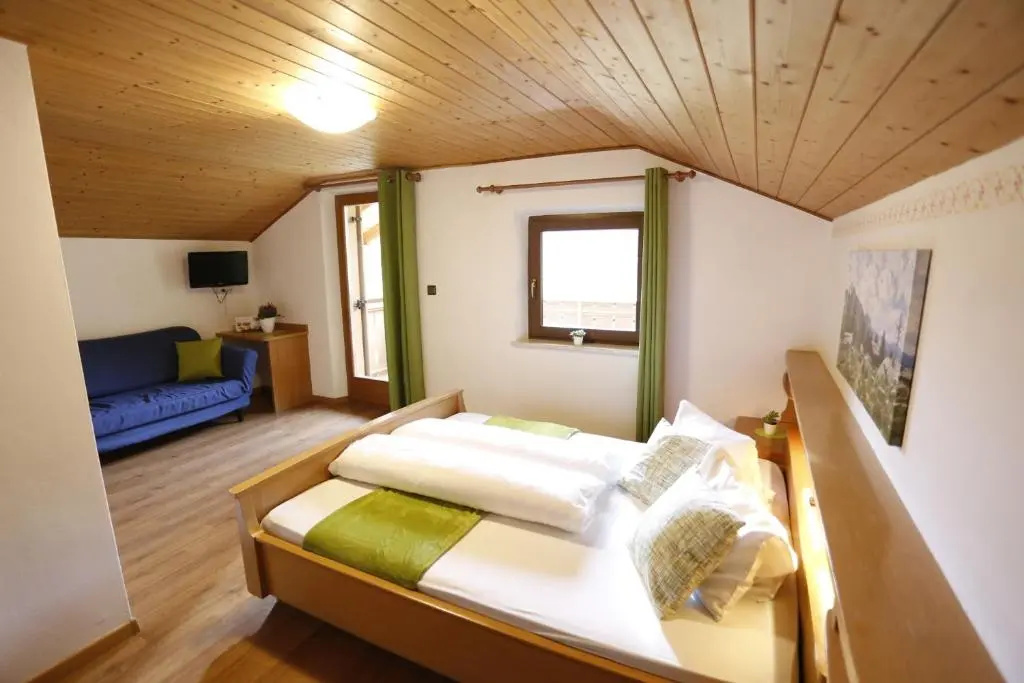 Standard Double room with balcony (full double bed)