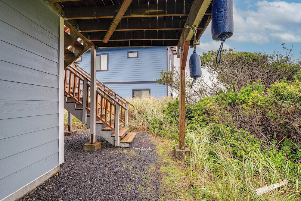 Walk to Beach! Pet-friendly Westport Home w/ Views