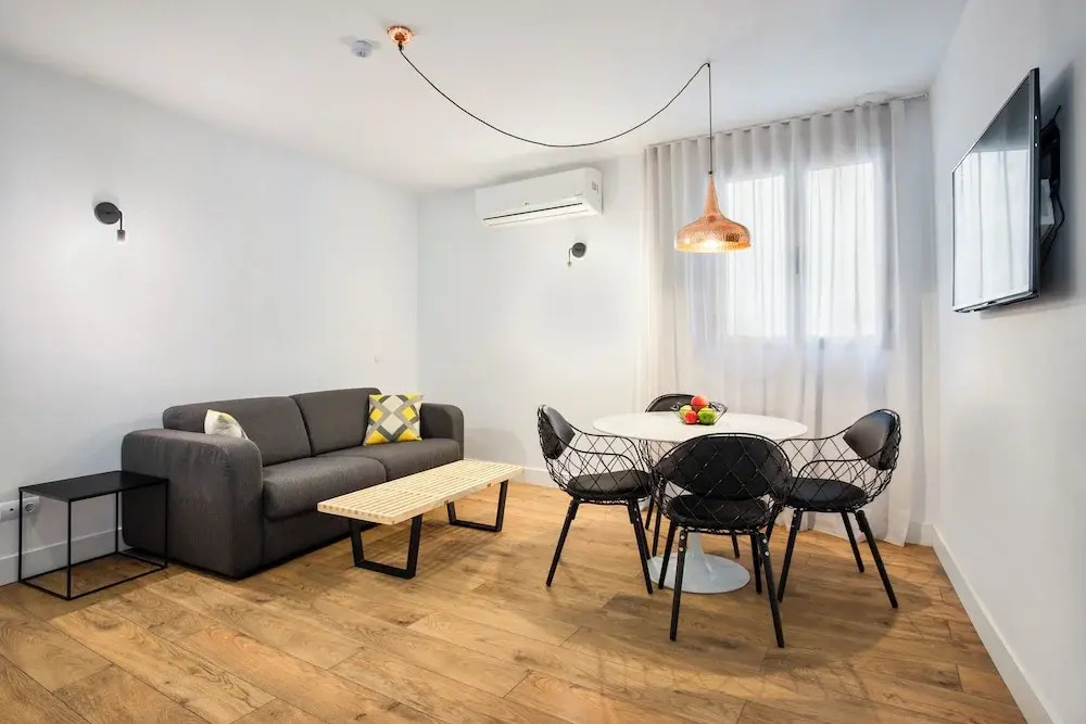 B&B HOTEL by null