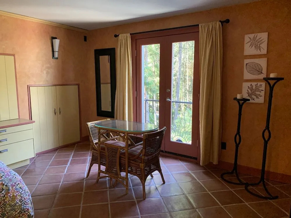 Salt Spring Carriage House B&B - фото 2