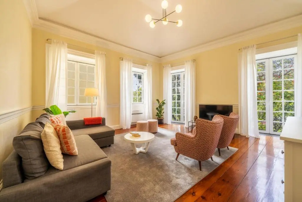 2 Bedrooms Apartment