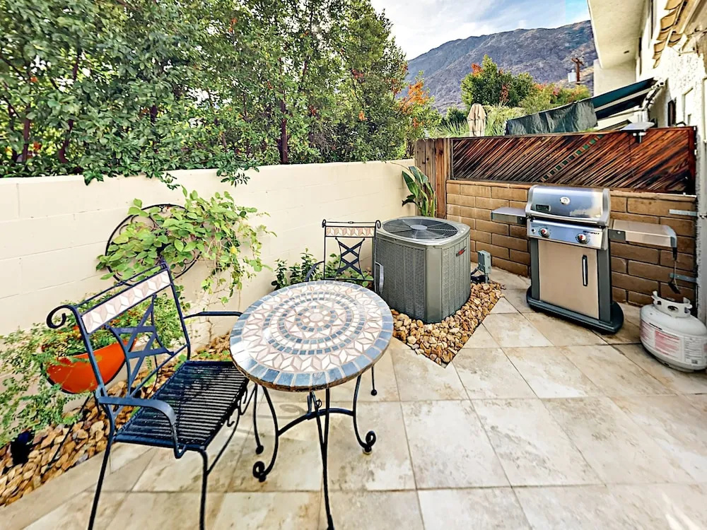 2BR Palm Springs Townhouse Hideaway by RedAwning