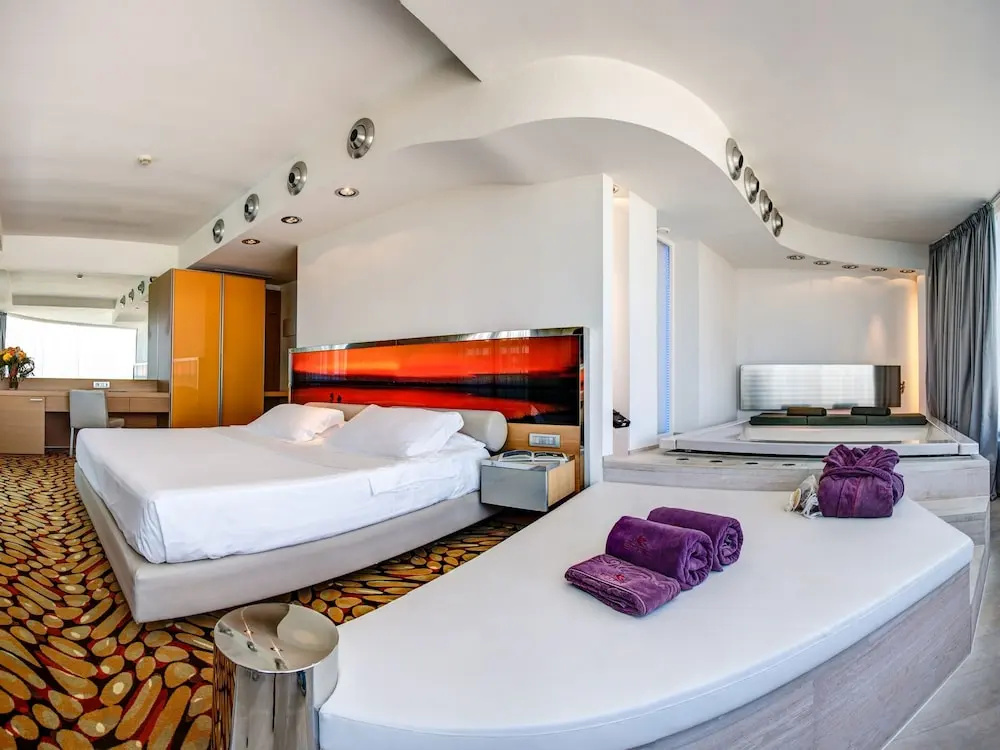 Executive Double room with balcony (full double bed)