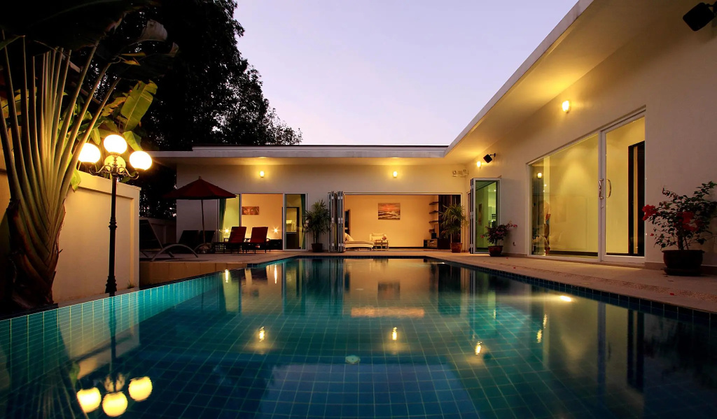4 Bedrooms Villa