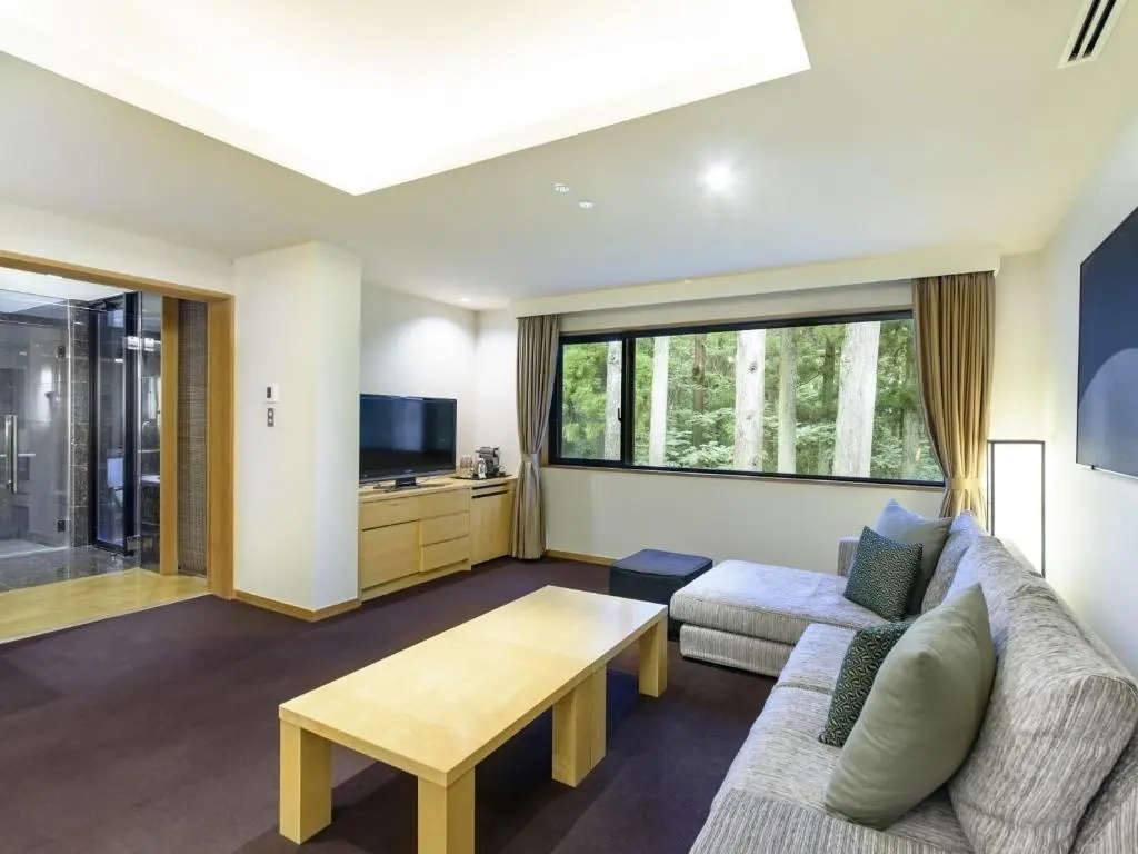 Double Suite (full double bed)
