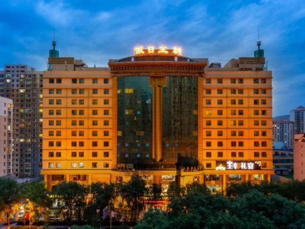 Holiday Dynasty Hotel