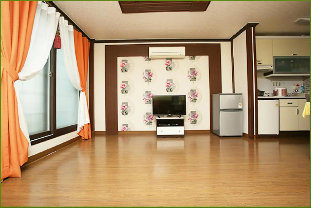 2 Bedrooms Standard Family room
