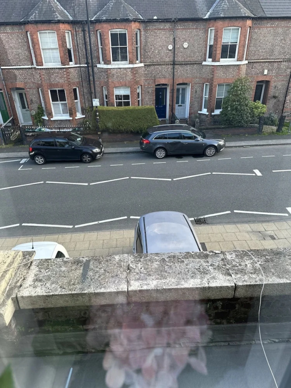 5-bed Apartment in Altrincham Near Airport