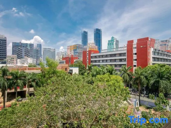 Shenzhen Hualing Hotel (Nanshan Nanyou Clothing City Nanyouxi Subway Station) in Shenzhen