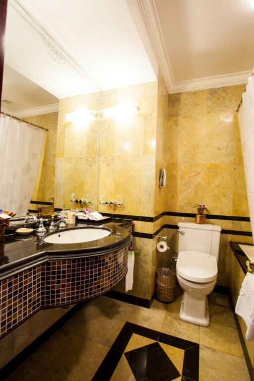 Hotel Majestic Saigon by null