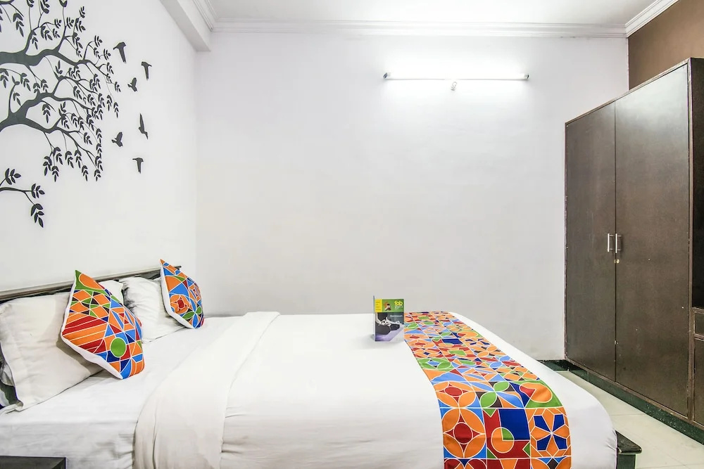 OYO 762 Hotel GMR 18 Grand