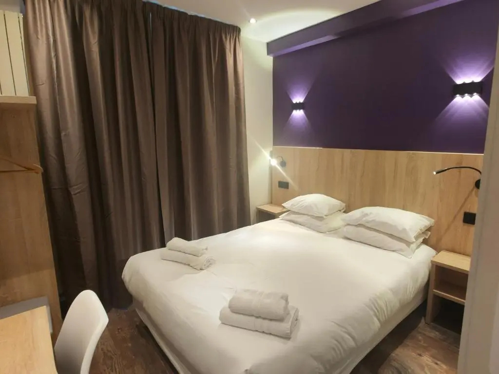 Classic Double room (full double bed)
