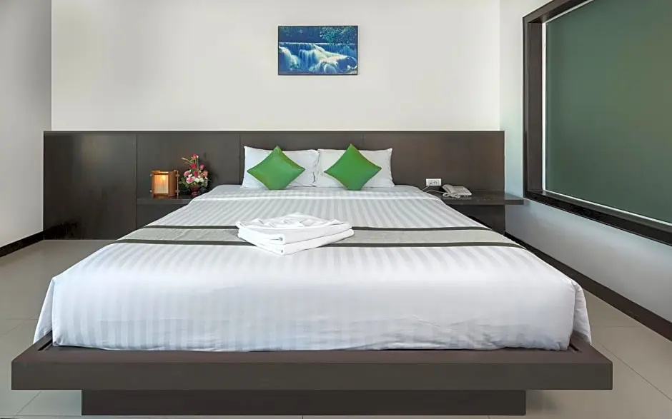 Deluxe Double room (full double bed)