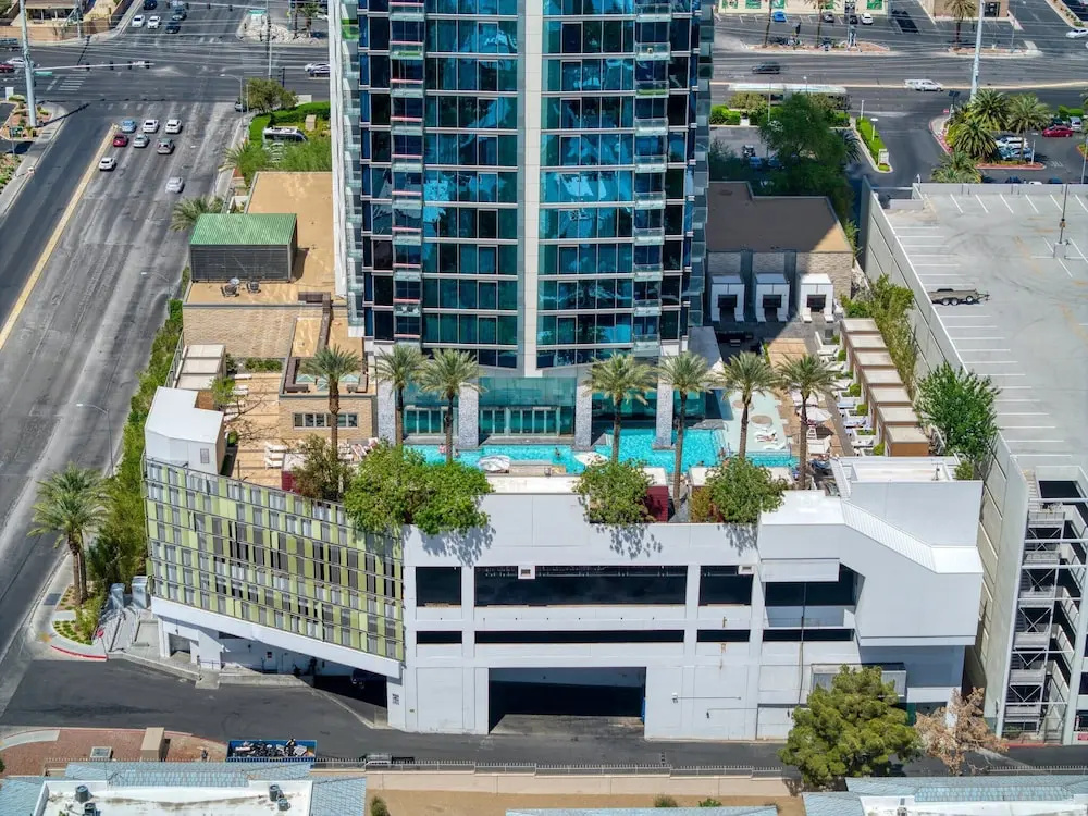 Palms 1 BR Strip View W/ Balcony