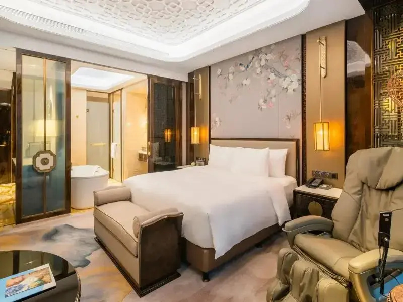Grand Double room (full double bed)