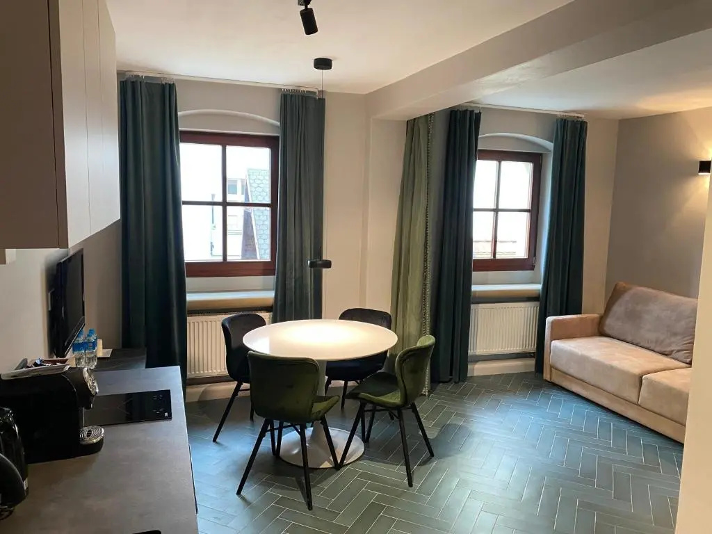 3 Bedrooms Apartment