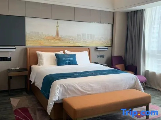 Suite with city view