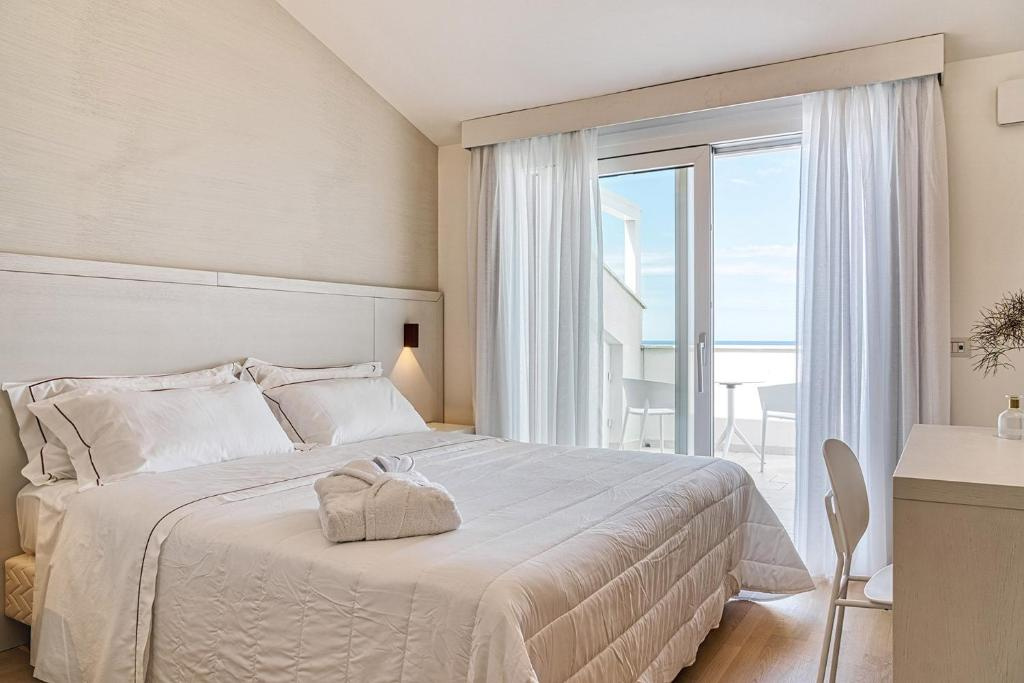 Standard Double room with balcony and with sea view (full double bed)