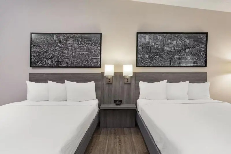 Ramada by Wyndham Hartford North / Bradley Airport - Chambres