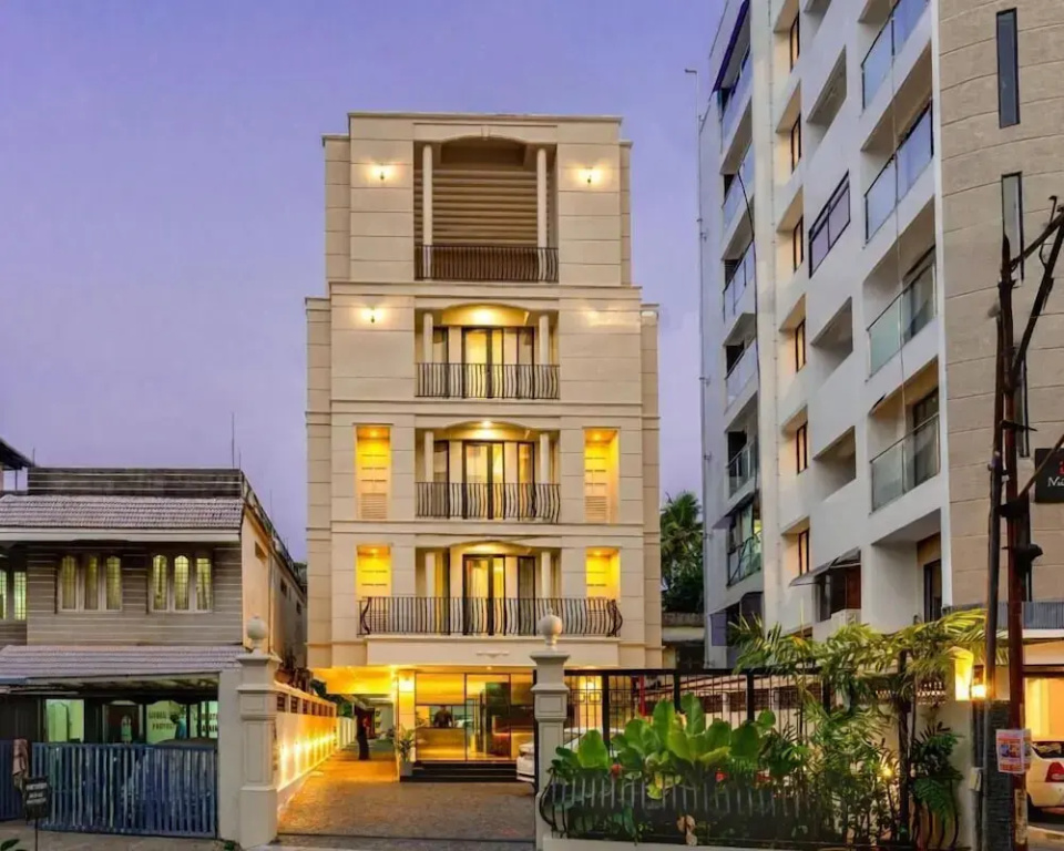 Saravana Grand Suites – A Unit of Saravana Bhavan Veg Tables Kochi