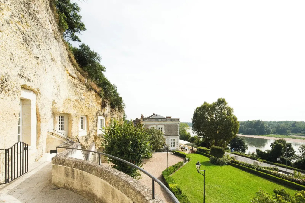 Afficher la photo 8 — Les Hautes Roches
