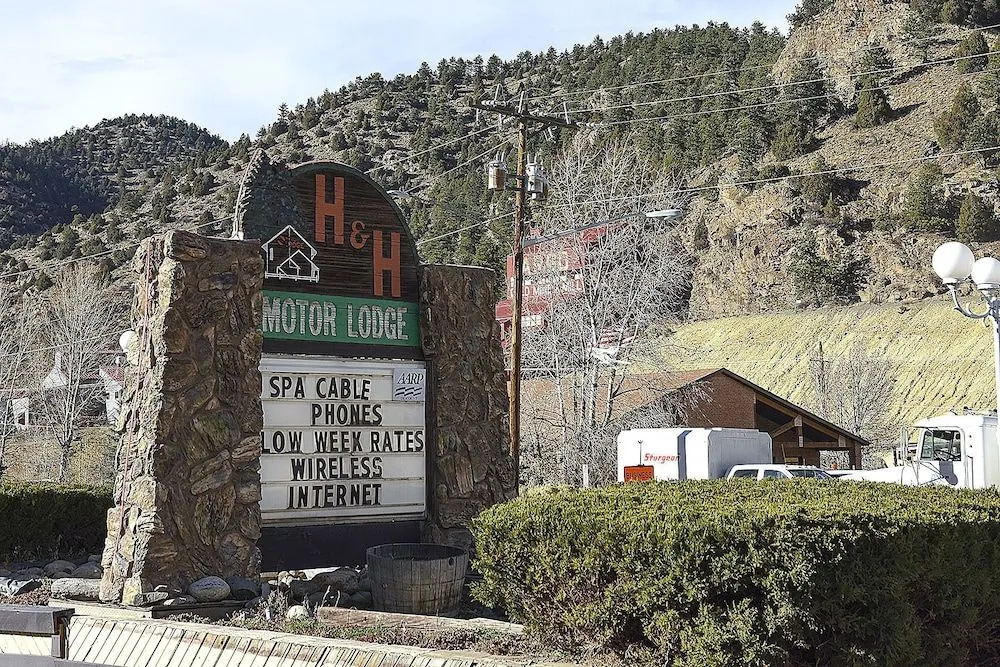 H & H Motor Lodge