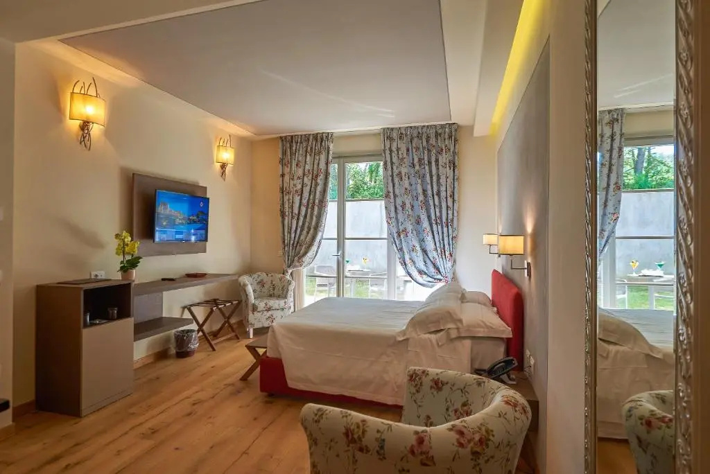 Standard Double room with garden view (full double bed)