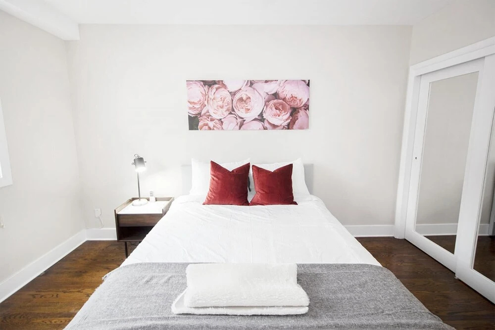 2-bedroom Suite on Corydon Ave Parking Included