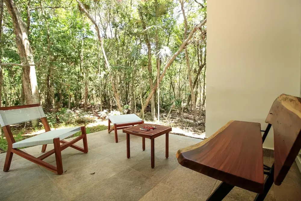 Beautiful Condo Garden Private Covered Patio Hi-speed Wi Fi Close to the Beach