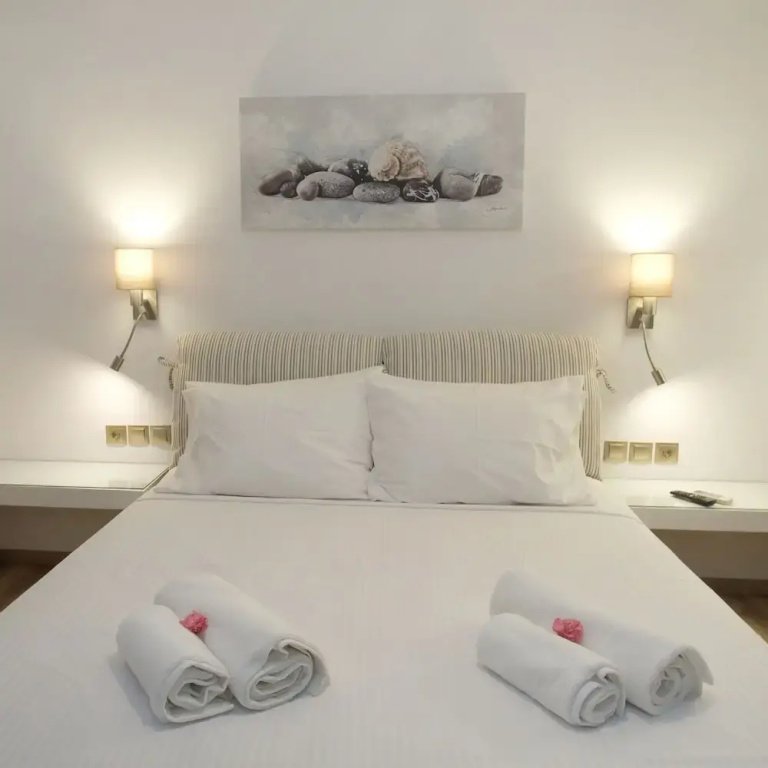 5 Bedrooms Villa