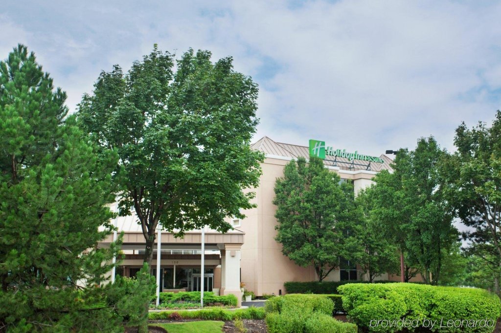 Holiday Inn & Suites Chicago-Carol Stream (Wheaton), an IHG Hotel image