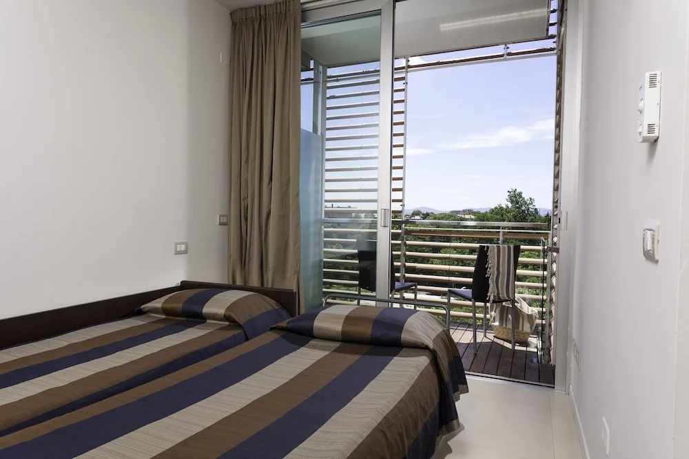 2 Bedrooms Apartment with park view