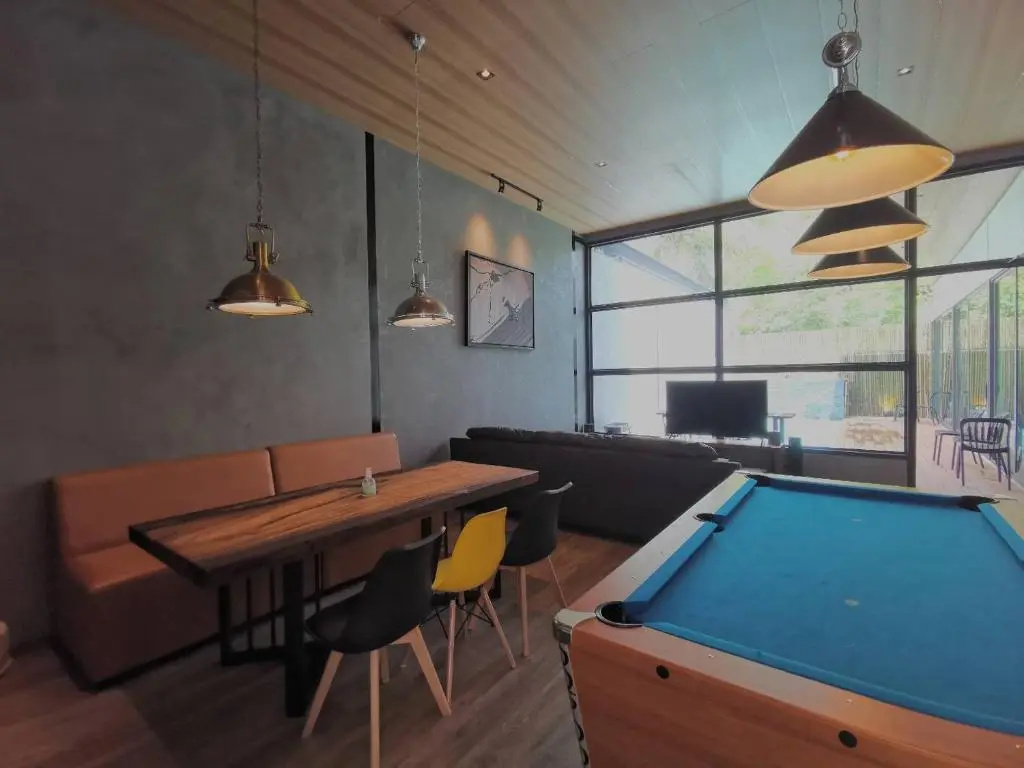 5 Bedrooms Villa