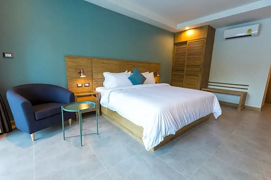 Deluxe Double room (full double bed)