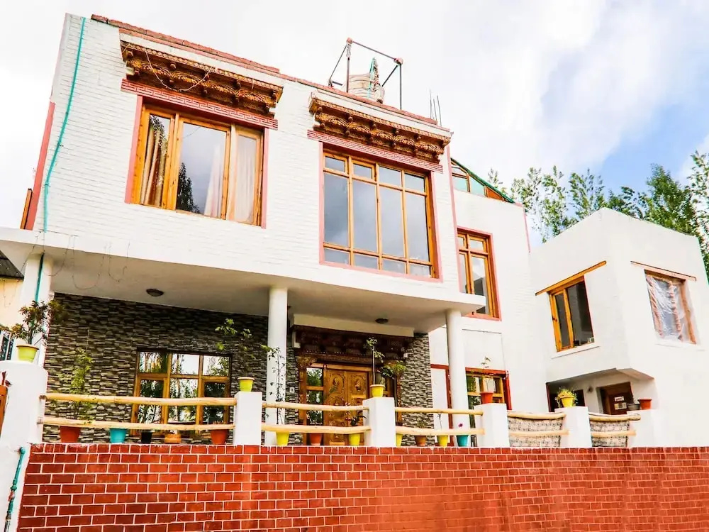 The Mir Villa by OYO Rooms