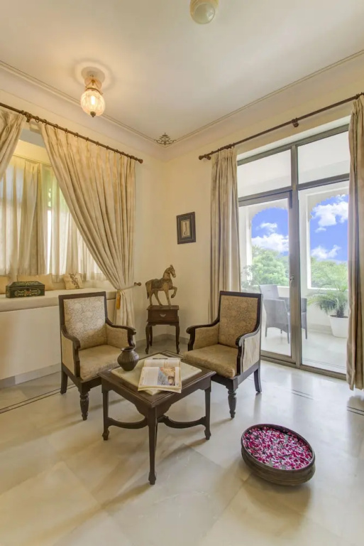 Royal Double room with balcony (full double bed)