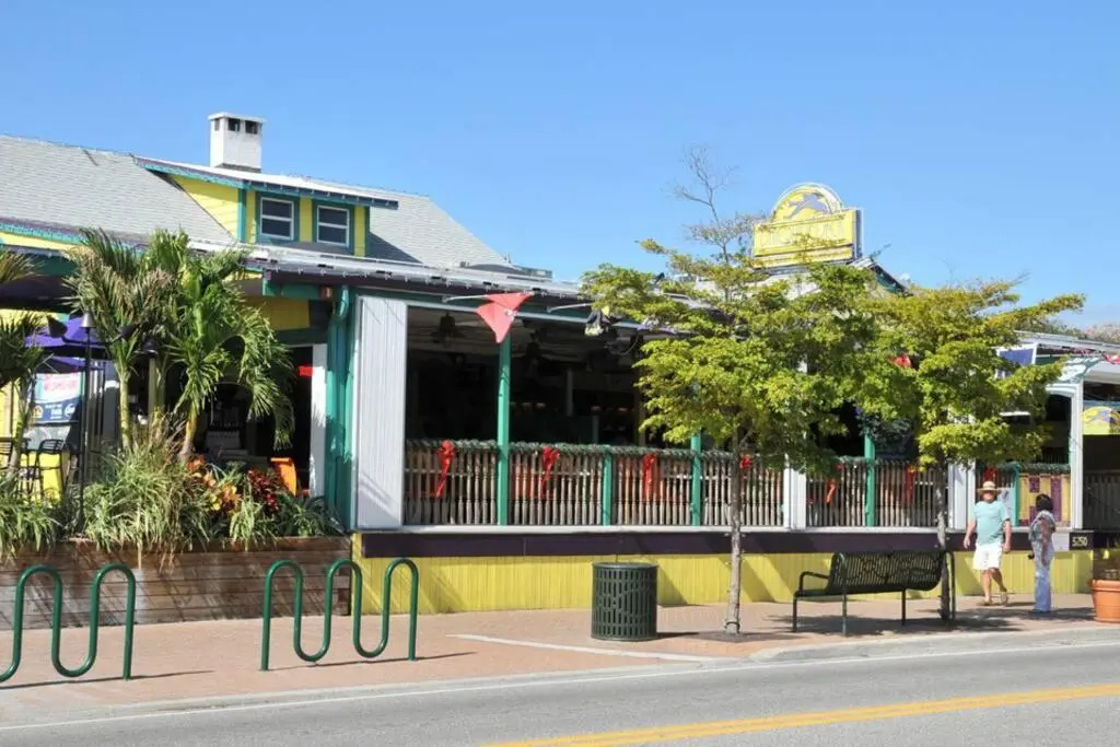 Siesta Key Village-Suite #3: A Block to the Beach!