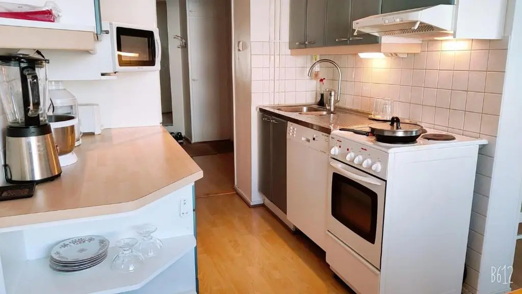 Joensuu city center, WIFI internet, prime location heart of center, Big 69 sq apartment, free parking, king bed, electric car station, beautiful, relaxing, fully furnished, Big TV 55', 2 bedroom and one big living hall room - фото 7