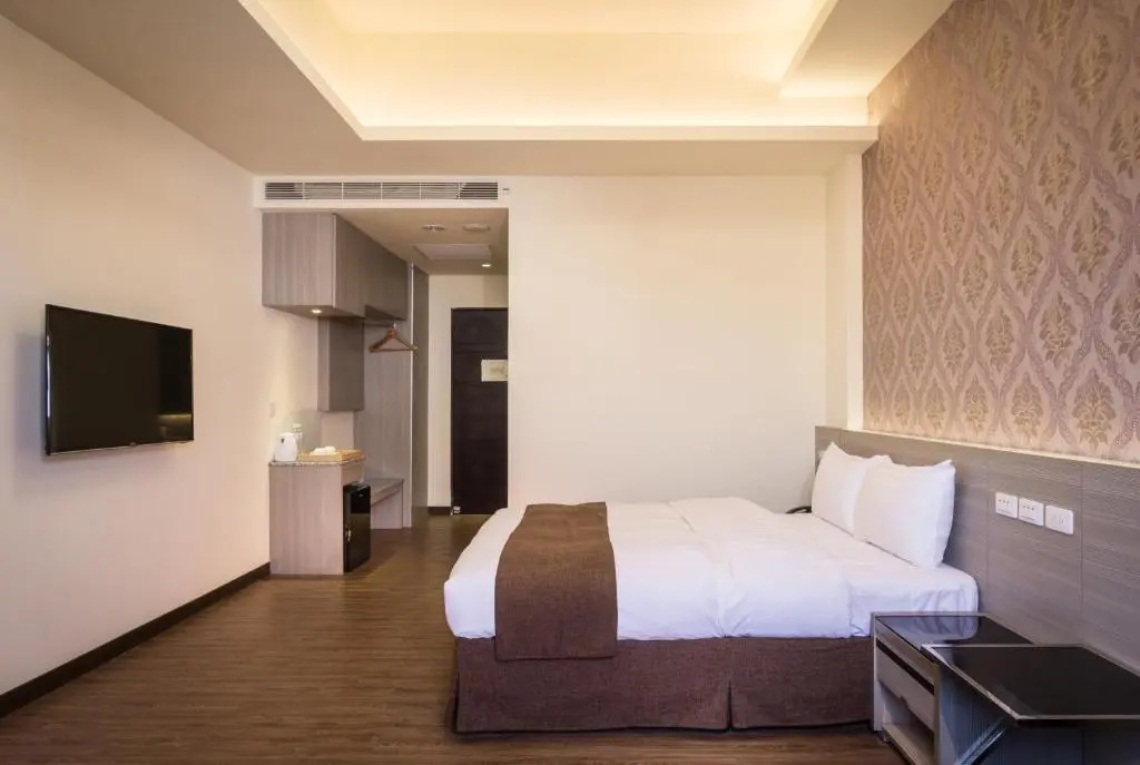Standard Double room with balcony (full double bed)
