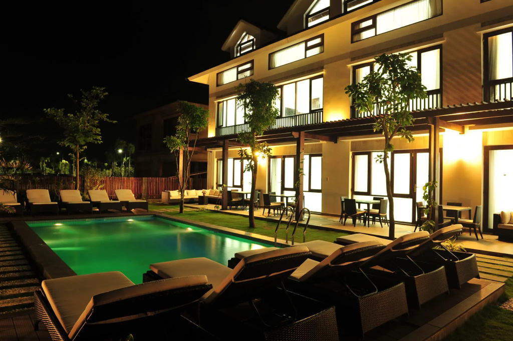 5 Bedrooms Villa beachfront