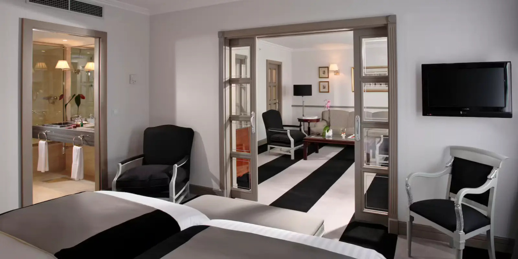 Grand Level Suite