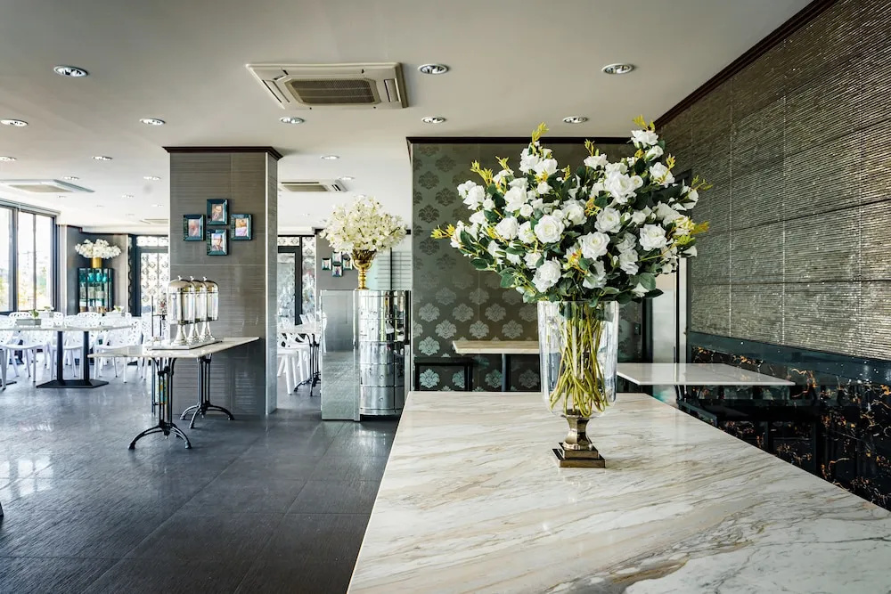 Lux Boutique Hotel — фото