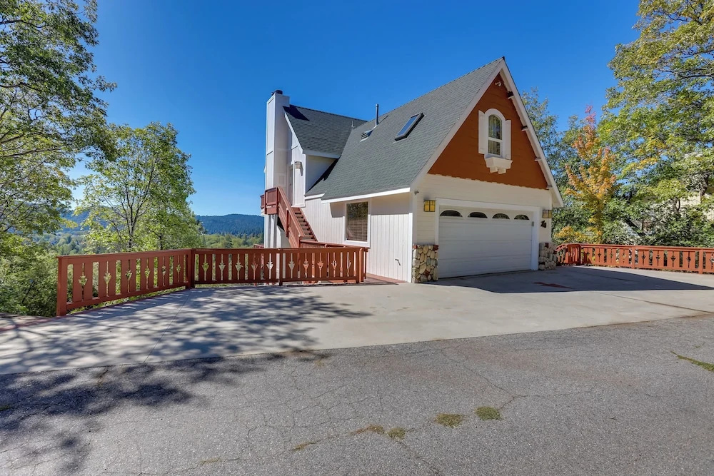 Lake Arrowhead Home w/ 3 Decks & Stunning Views!