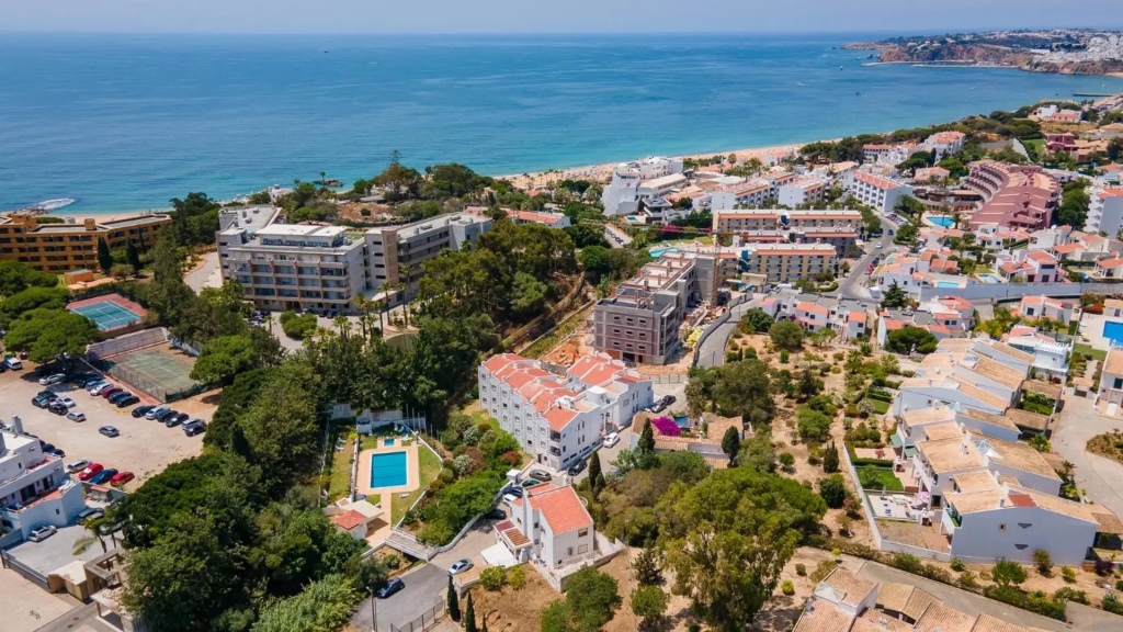 Charming Beachside Apartment w/ Pool by LovelyStay