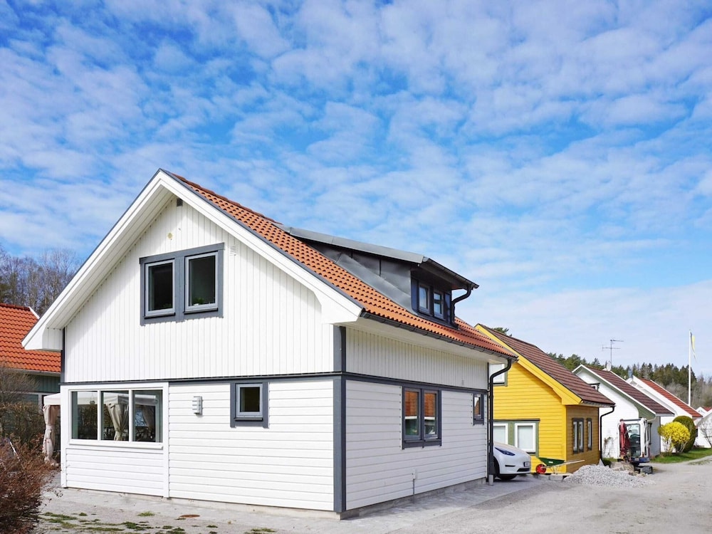 6 Person Holiday Home in Stromstad
