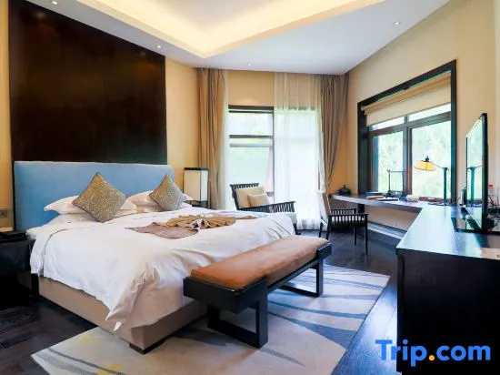 2 Bedrooms Suite with water view
