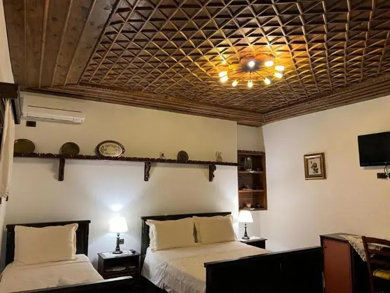 Standard Quadruple Basement room with balcony