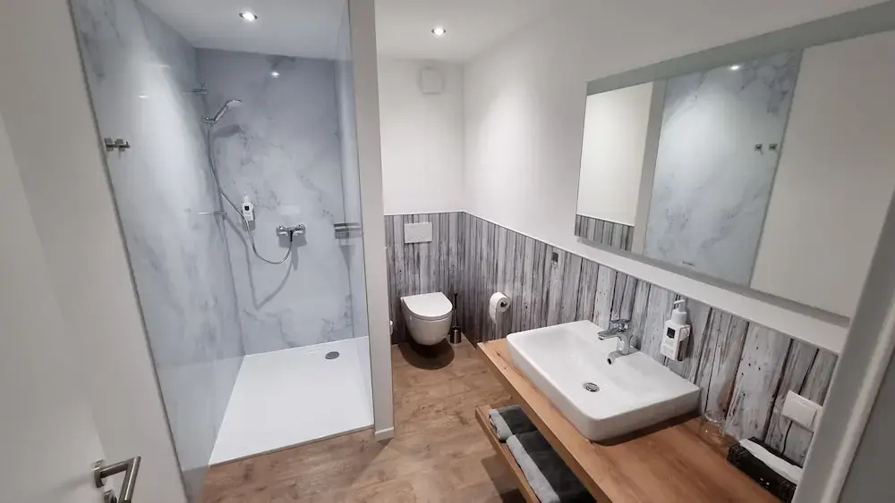 Deluxe Double room (full double bed)
