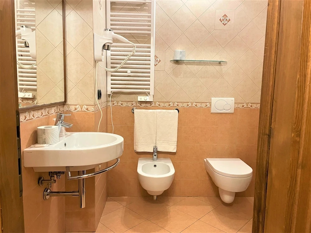Classic Double room (full double bed)