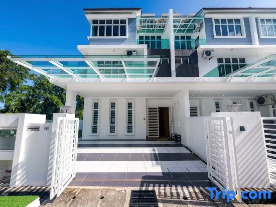 Batu Ferringhi Warm & Cozy Designer Tropical 5 Bedrooms Terrace House Penang